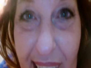 Dirty Talk mit einer Oma die dabei ihre Strumpfhose trägt