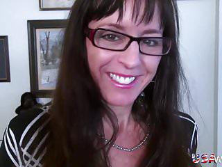 Reife Lady beim blasen und masturbieren